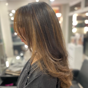Face Framing Highlights at Brooklyns Hair Salon in High Wycombe