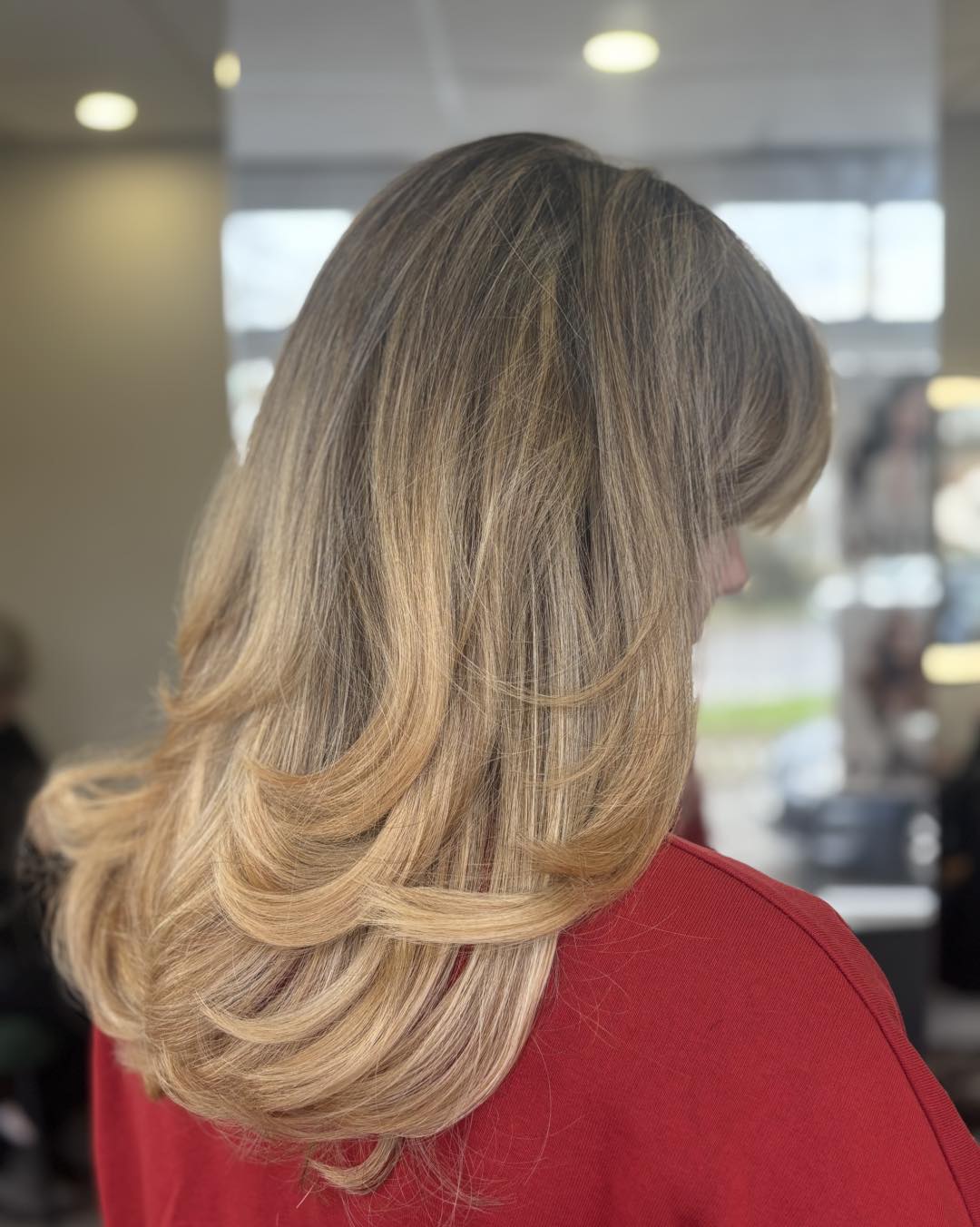 full head highlighting technique to give a sun kissed blonde effect full head highlighting technique to give a sun kissed blonde effect