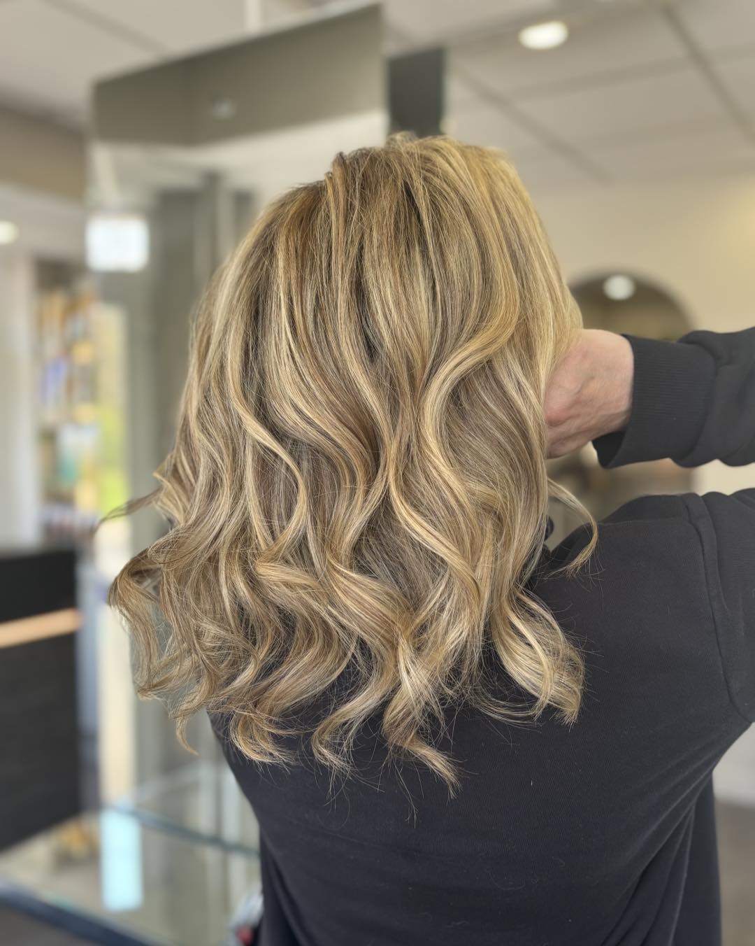 full head of blonde highlights on long ladies hairstyle full head of blonde highlights on long ladies hairstyle